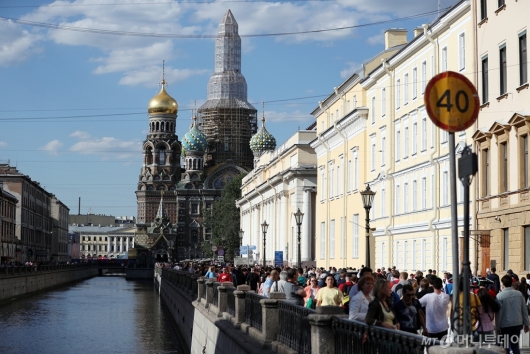 [사진]'러시아 월드컵 개막' 북적이는 네프스키 거리