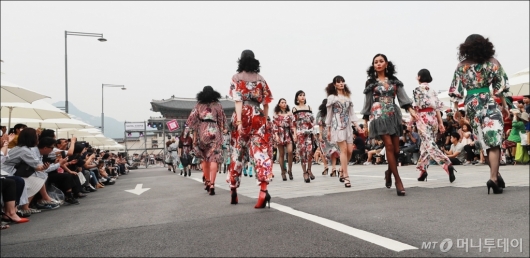 [사진]'차 없는 거리 패션쇼'