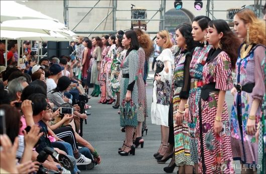 [사진]거리로 나온 패션쇼