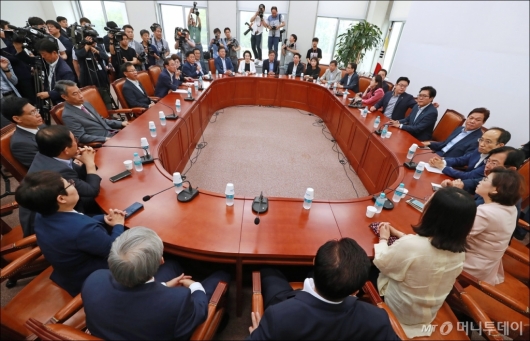 [사진]자유한국당 초선 의원 회동...당 수습 방안 논의