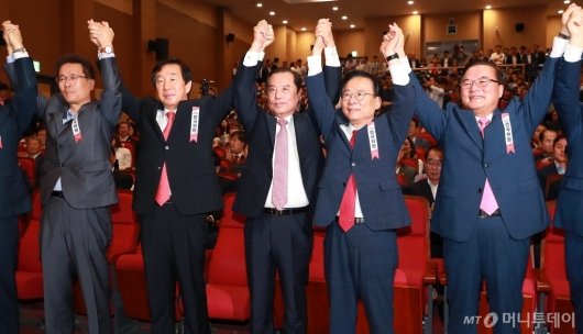 [사진]자유한국당, 김병준 혁신비대위원장 추인