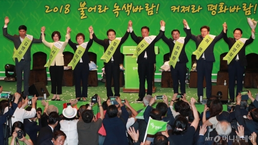 [사진]민평당, 정동영 신임 당대표 선출