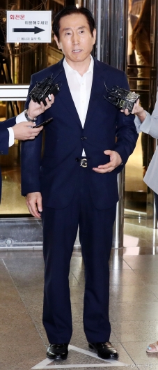 [사진]경찰 포토라인 선 조현오 전 경찰청장