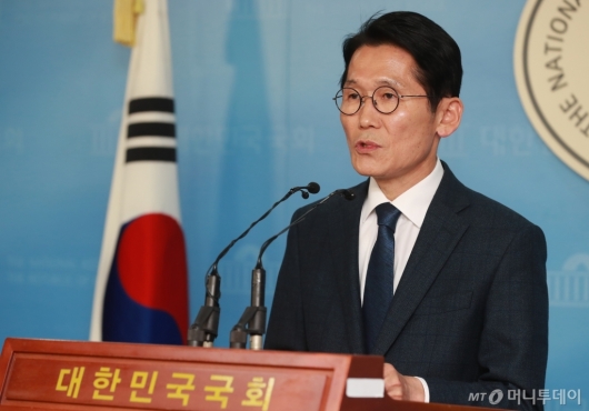 [사진]윤소하, 사법농단 의혹 연루 법관 탄핵 촉구 기자회견