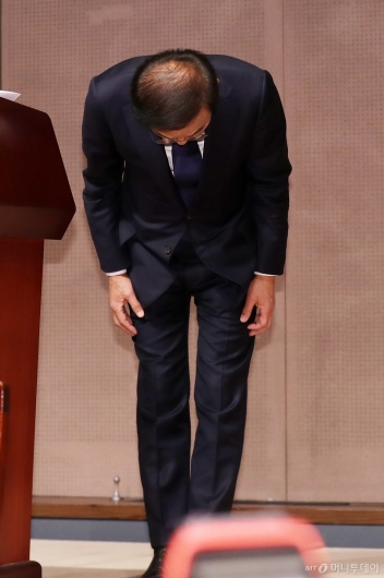 [사진]'반도체 백혈병' 공식사과하는 김기남 대표이사
