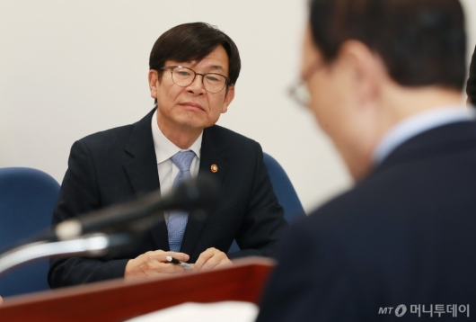 [사진]공정거래법 전부개정 토론회 참석한 김상조 위원장
