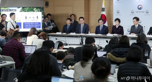 [사진]신도시 3기 발표하는 김현미 장관