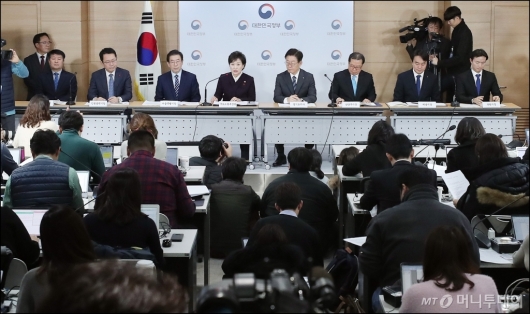 [사진]수도권 3기 신도시 발표하는 김현미 장관