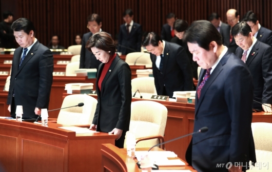 [사진]강릉 펜션사고 희생자 애도하는 자유한국당