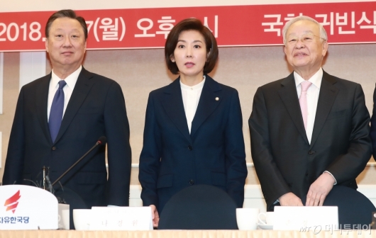 [사진]자유한국당 긴급간담회 참석한 박용만-손경식 회장