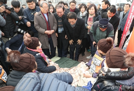 [사진]5.18 피해자 가족 찾은 정동영 민평당 대표