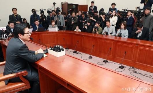 [사진]황교안, 자유한국당 입당 기자간담회