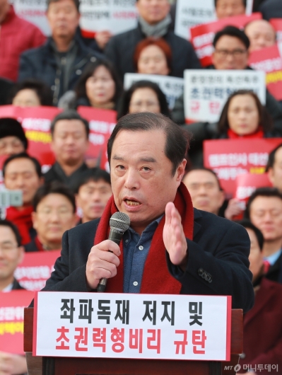 [사진]발언하는 김병준 자유한국당 비대위원장