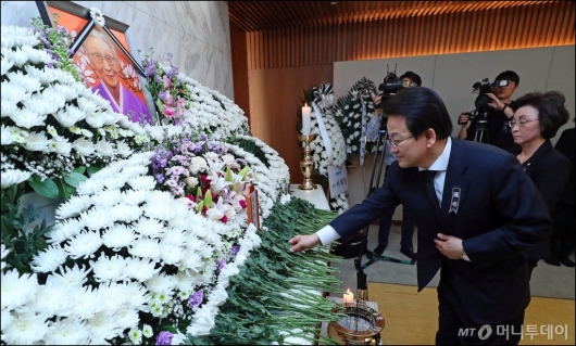 [사진]김복동 할머니 빈소 찾은 정동영 대표