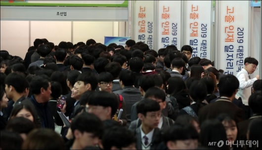 [사진]'고졸 취업 원하는 많은 학생들'