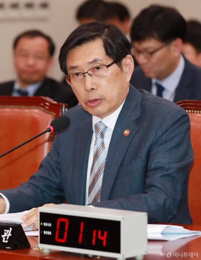 [사진]김학의·장자연 사건 재수사 관련 답변하는 박상기 장관