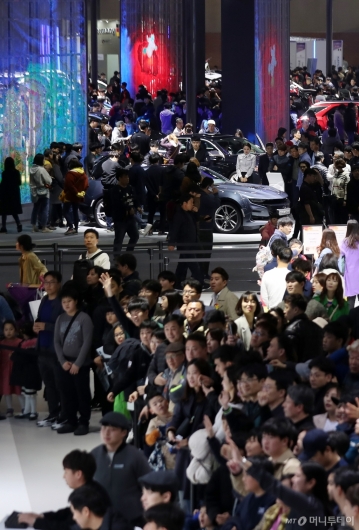 [사진]관람객 몰린 2019 서울 모터쇼 전시장