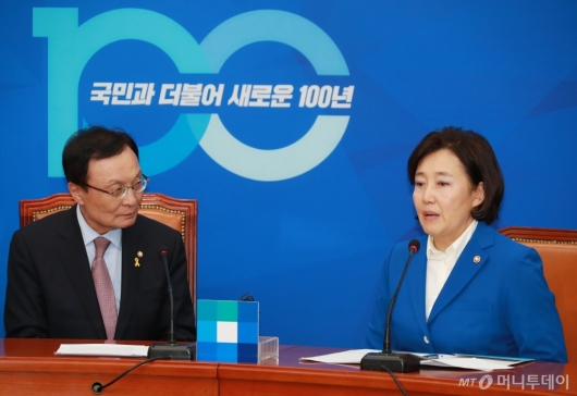 [사진]이해찬 민주당 대표 예방한 박영선 신임 장관