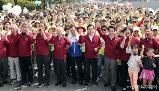 [사진]'노동절 마라톤 대회' 참석한 여야당 대표