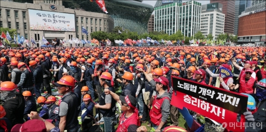 [사진]'노동절 맞은 노동자들'