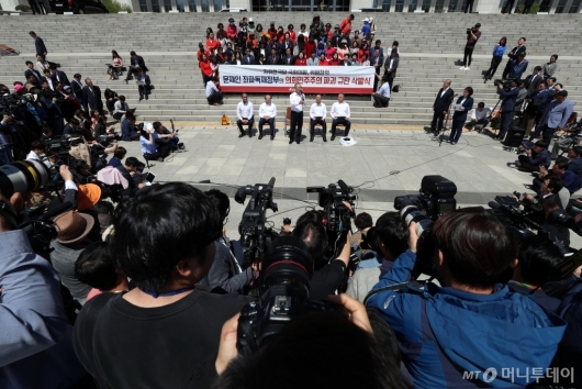 [사진]자유한국당, 의회민주주의 파괴 규탄 삭발식
