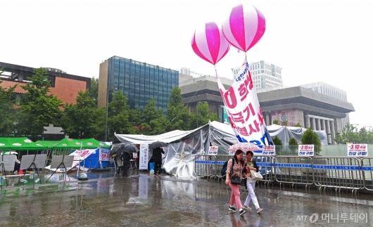 [사진]장기화 되고 있는 서울시-애국당 천막 갈등