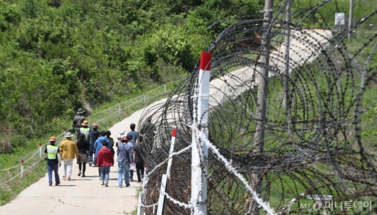 [사진]철책선 따라 걷는 DMZ 평화둘레길 투어단
