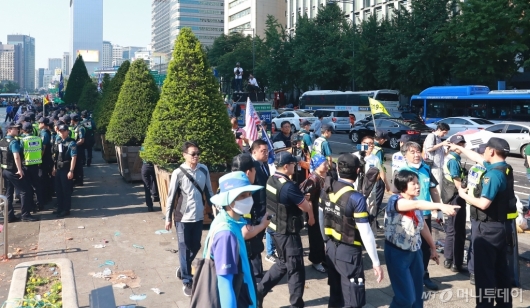 [사진]대한애국당 농성천막 행정대집행
