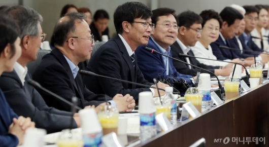 [사진]중소기업인들과 소통하는 김상조 정책실장