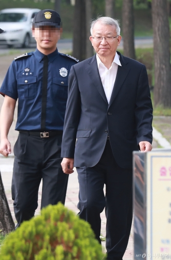 [사진]보석으로 풀려나는 양승태 전 대법원장
