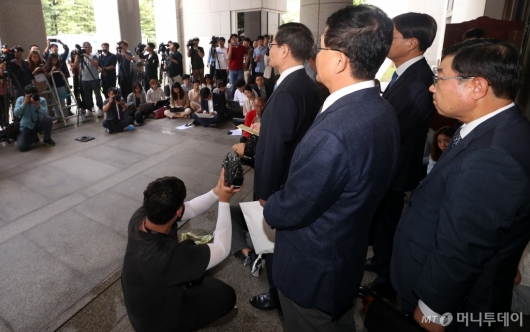 [사진]대법 판결 관련 기자회견하는 삼성 측 변호인단 