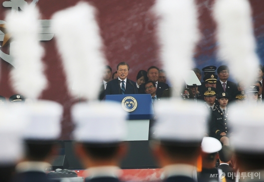 [사진]국군의 날 기념식 참석한 문재인 대통령