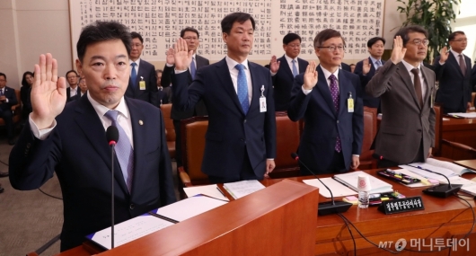 [사진]법사위 국정감사 출석한 김오수 차관