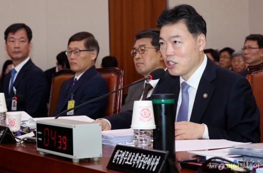 [사진]발언하는 김오수 법무부 차관