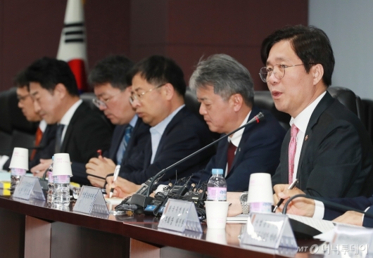 [사진]성윤모 장관, 수출상황점검회의 참석