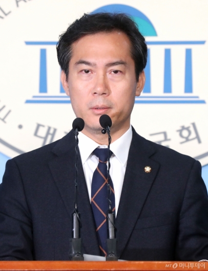 [사진]총선 불출마 선언하는 김영우
