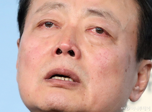 [사진]한선교, 박 전 대통령 생각하며 눈물