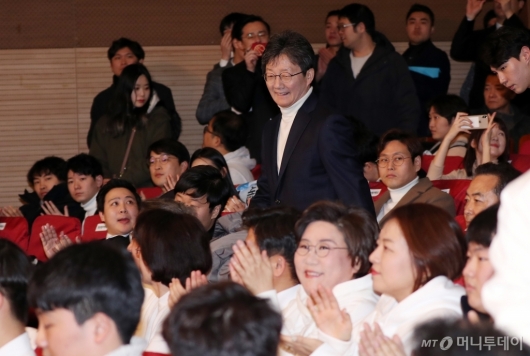 [사진]'새로운보수당' 창당대회 참석하는 유승민
