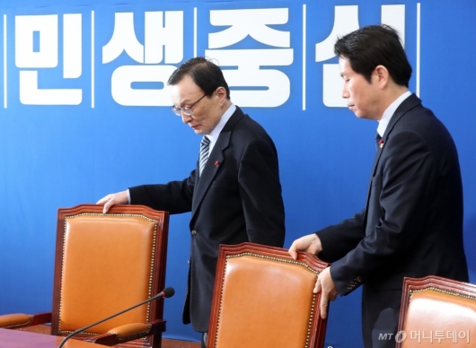 [사진]최고위원회의 참석하는 이해찬-이인영