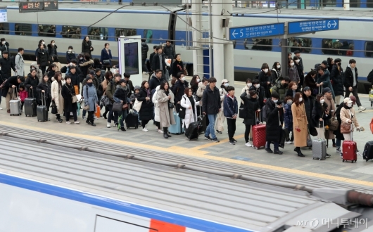 [사진]서울역 도착한 귀경객들