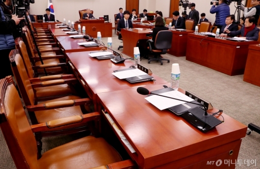 [사진]한국당만 참석한 반쪽 법사위
