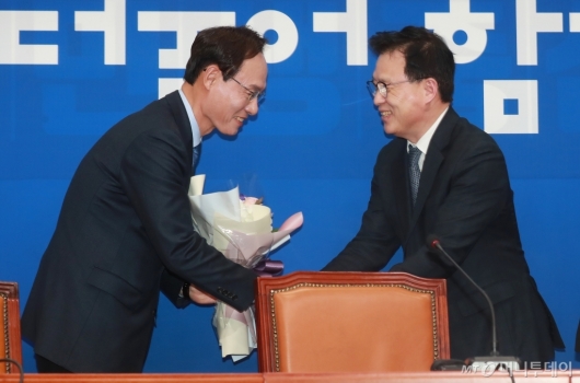 [사진]박무성 전 대표, 민주당 입당