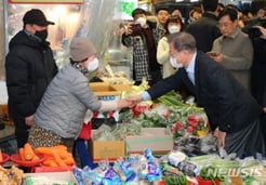 "가게세도 못내요…바이러스 때문에"<BR>文대통령 만난 상인들 울상