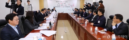 [사진]공천신청자 면접 시작하는 한국당