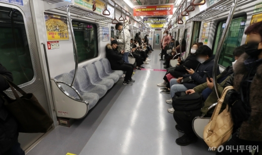 [사진]출근길 역대급 한산한 대구 지하철