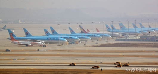 [사진]인천공항 주기장에 멈춰 선 항공기들