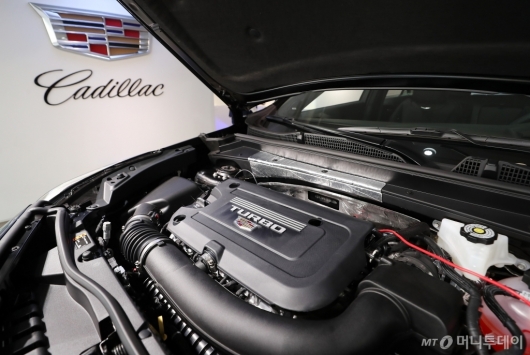 [사진]발열 자동제어 엔진 갖춘 캐딜락 'XT4'