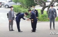 '의전서열 7위' 이준석, 경찰청장에 폴더 인사