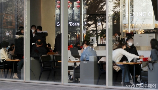 [사진]수도권 인원제한 6인, 식당 및 카페도 방역패스