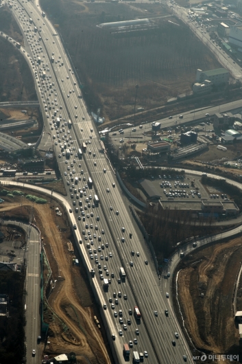 [사진]귀성차량 증가하는 고속도로